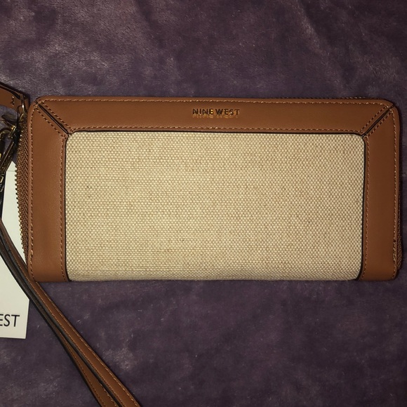 Nine West Handbags - NWT! NINE WEST ASTORIA WALLET WRISTLET